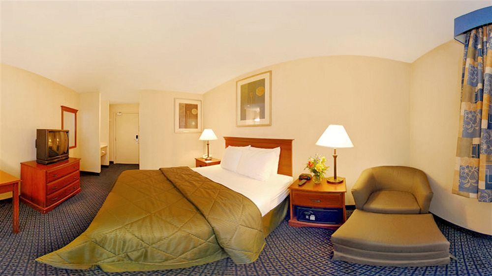 Towneplace Suites By Marriott Hadley Amherst Eksteriør billede