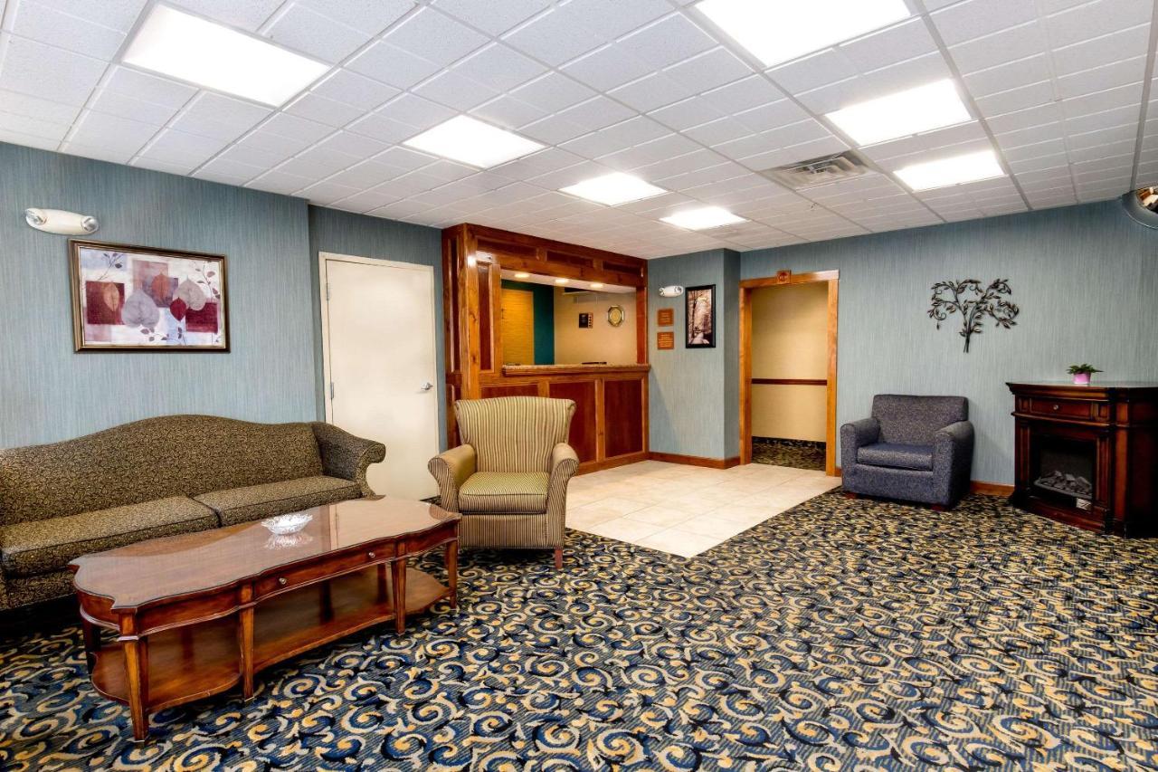 Towneplace Suites By Marriott Hadley Amherst Eksteriør billede